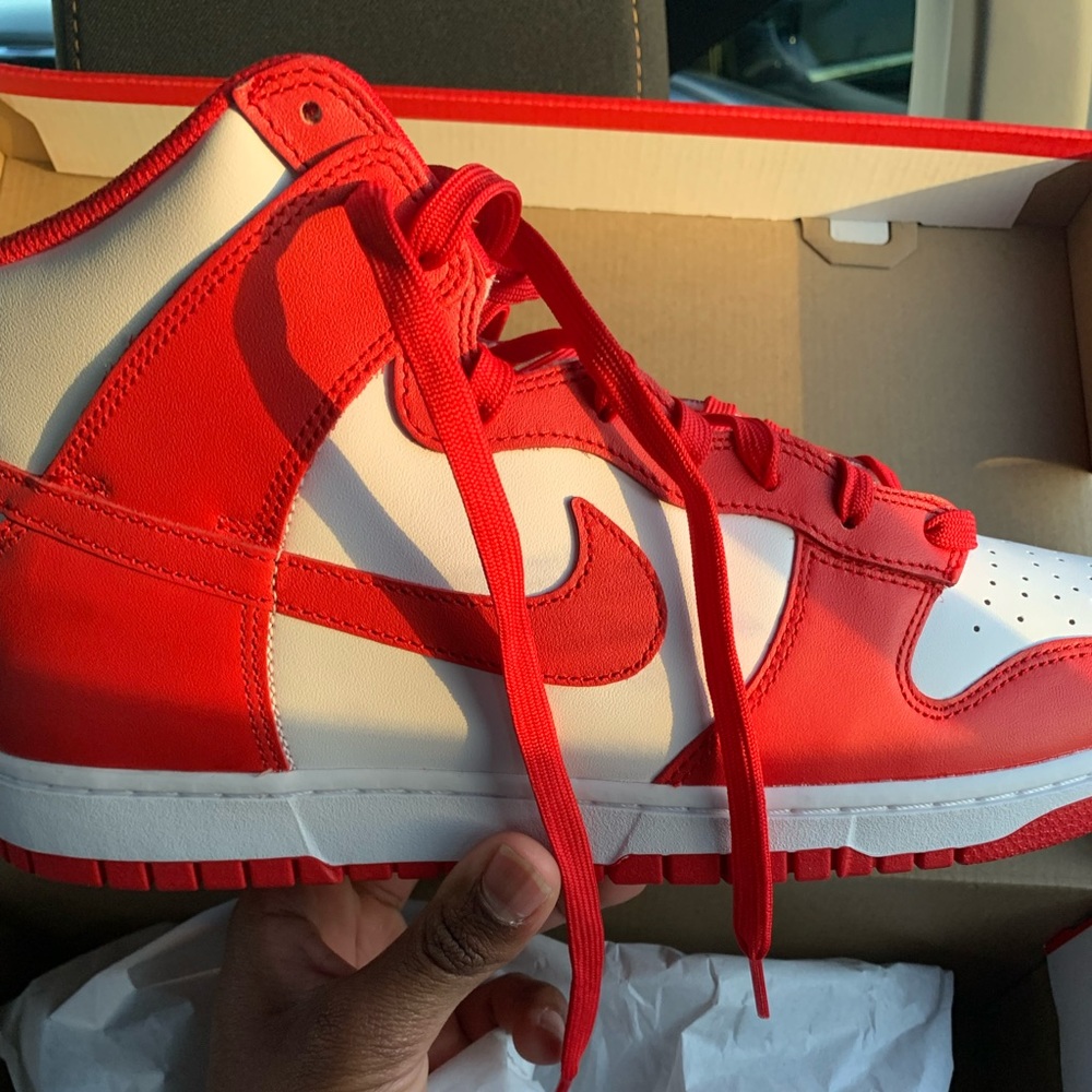 Nike dunk high championship red